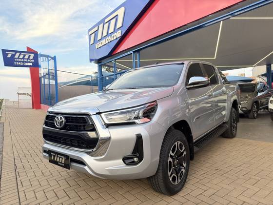 TOYOTA HILUX 2.8 D-4D TURBO DIESEL CD SRV 4X4 AUTOMÁTICO TOYOTA HILUX 2.8 D-4D TURBO DIESEL CD SRV 4X4 AUTOMÁTICO